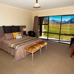 "Hunting in New Zealand – tahr, fallow deer and red stags"